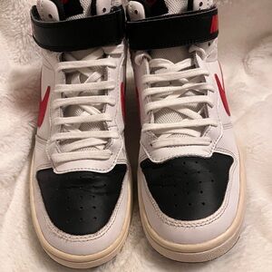 Nike boys shoes size 6y